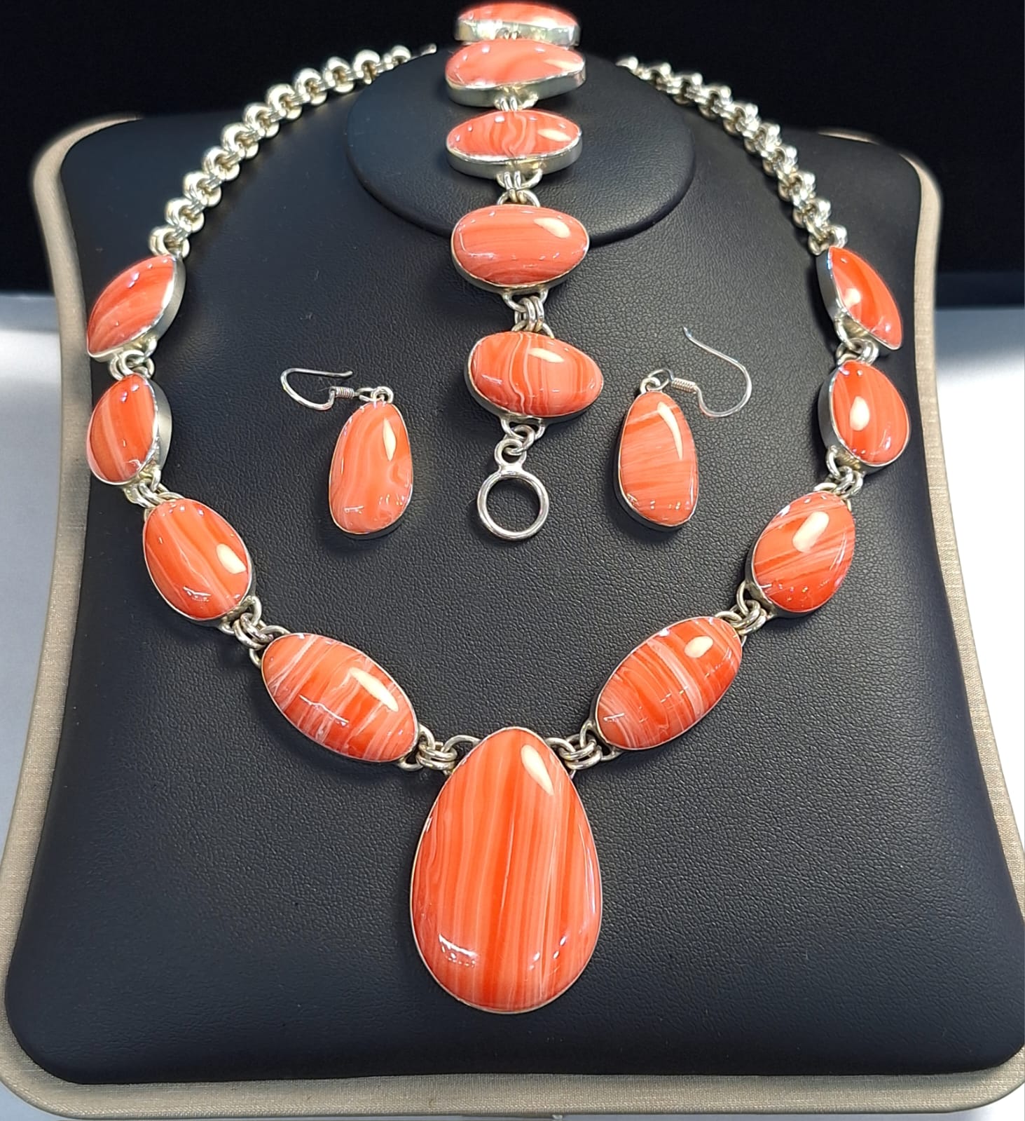 Set de Collar con Incrustaciones de Piedra en Plata Ley 950, sello de autenticidad Plata Ley .925