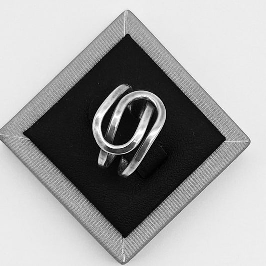 Anillo Plata Ley 925 sobre fondo blanco