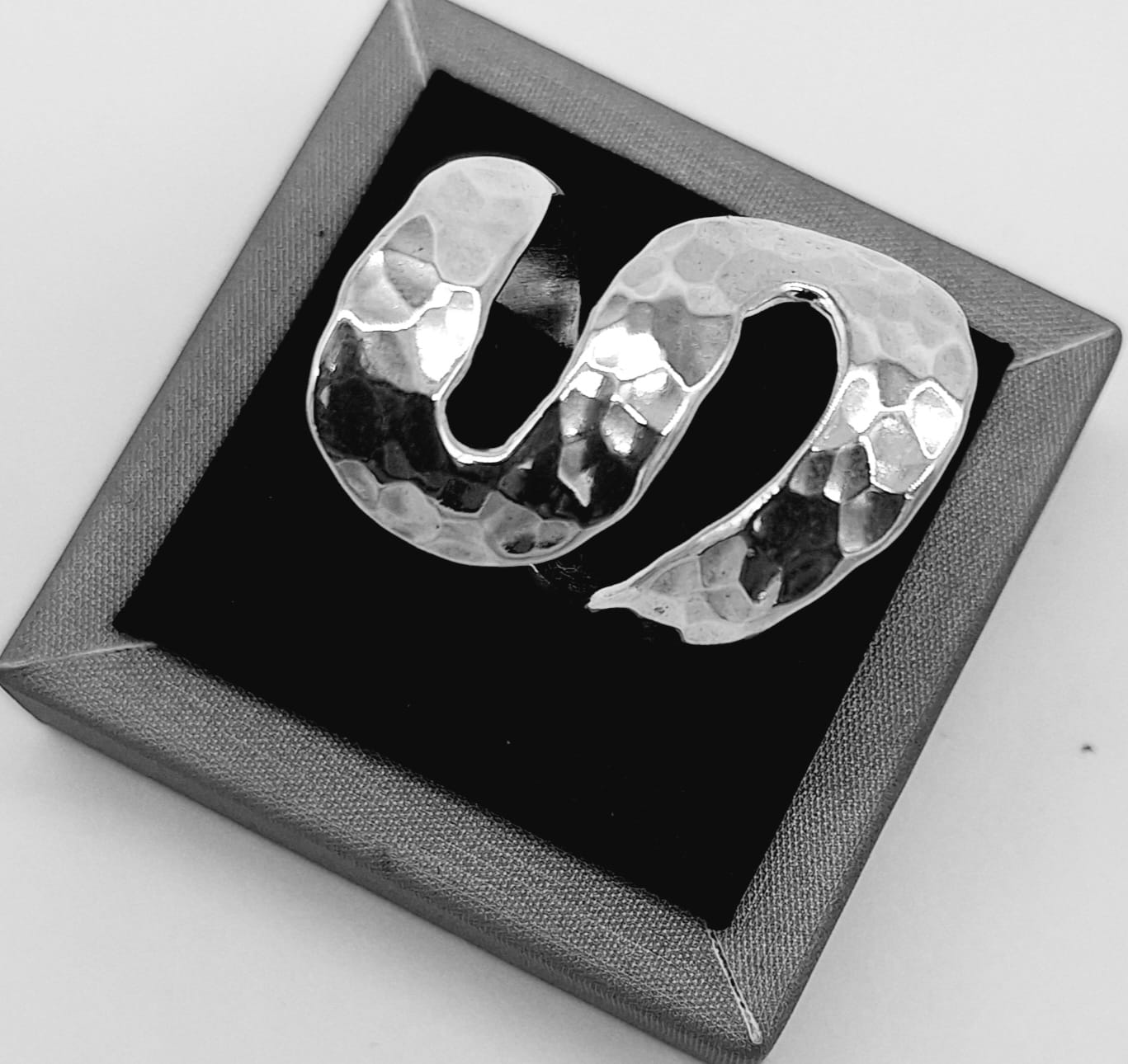 Anillo Martillado Plata Ley 925, vista frontal