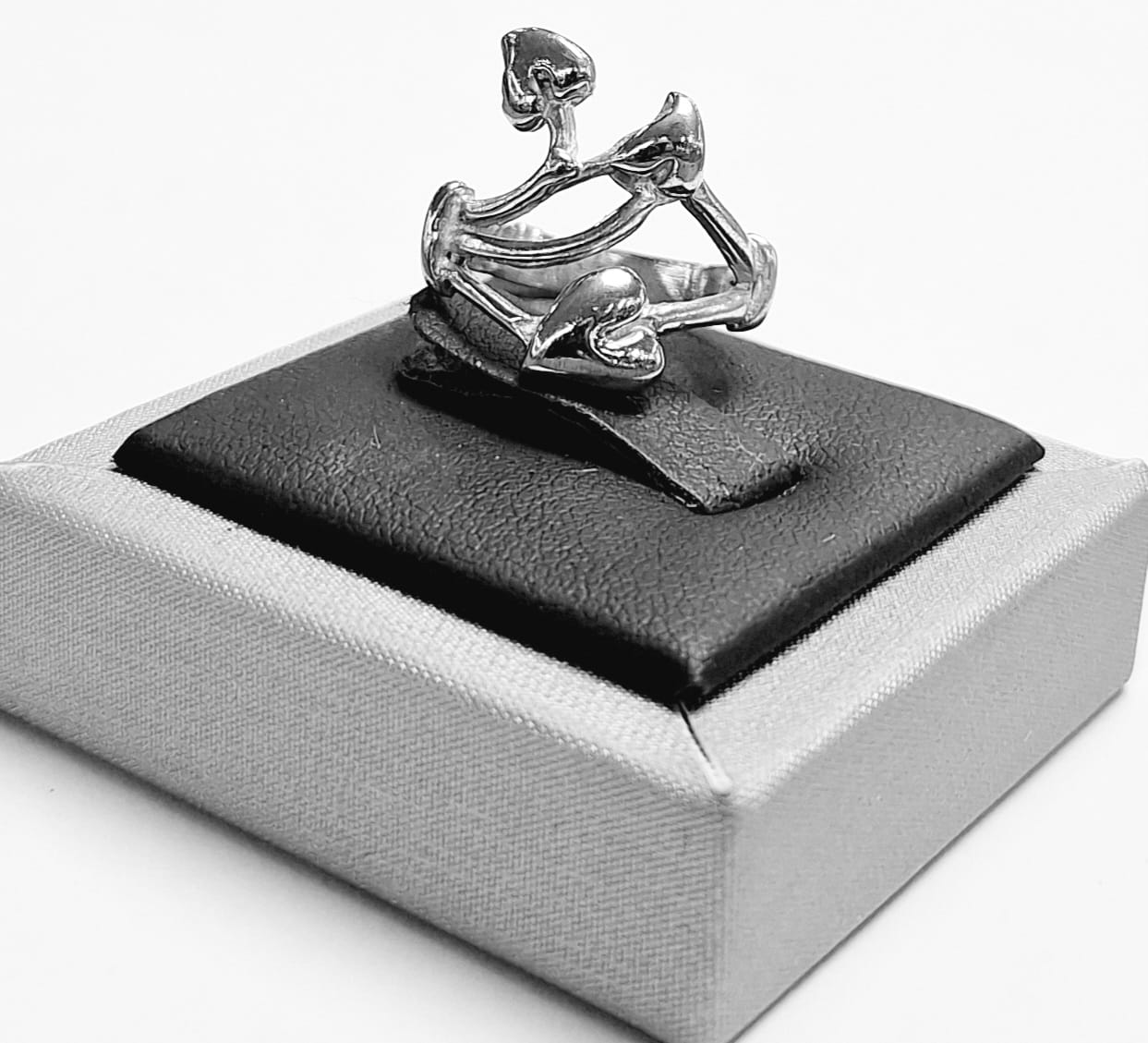 Anillo de Tres Hojas en Plata Ley 925, vista frontal