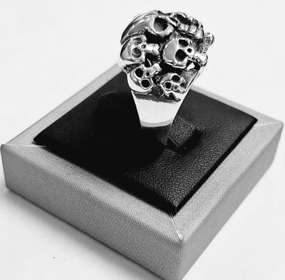 Anillo de Diez Craneos en Plata Ley 925, vista frontal