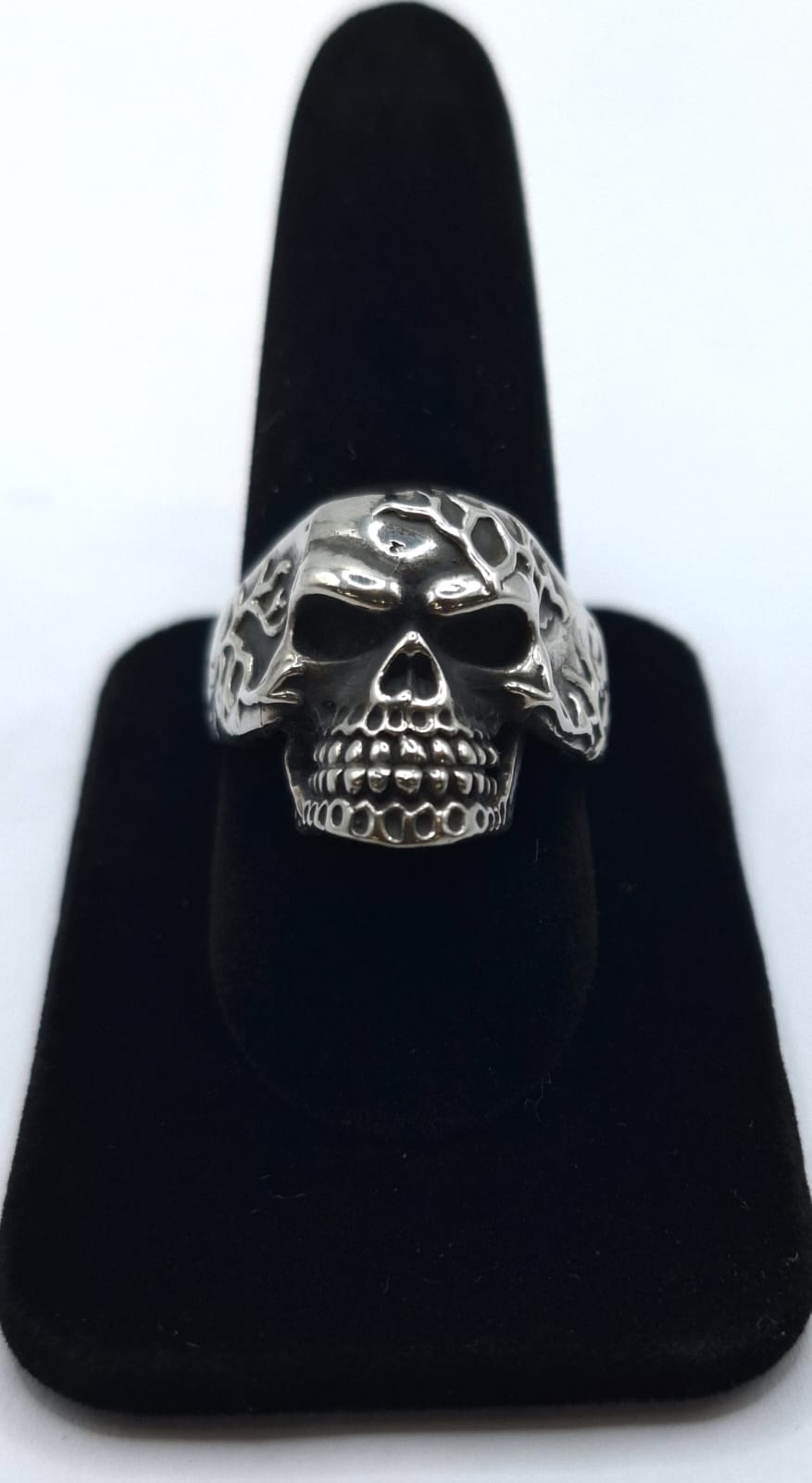 Sello de ley en el interior del anillo calavera en plata ley 925