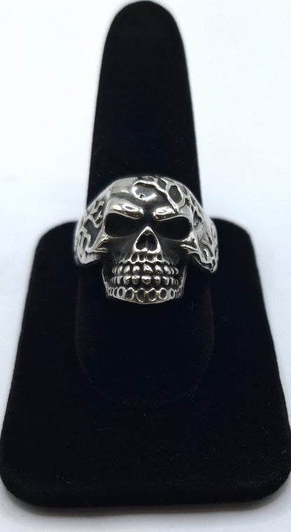 Sello de ley en el interior del anillo calavera en plata ley 925