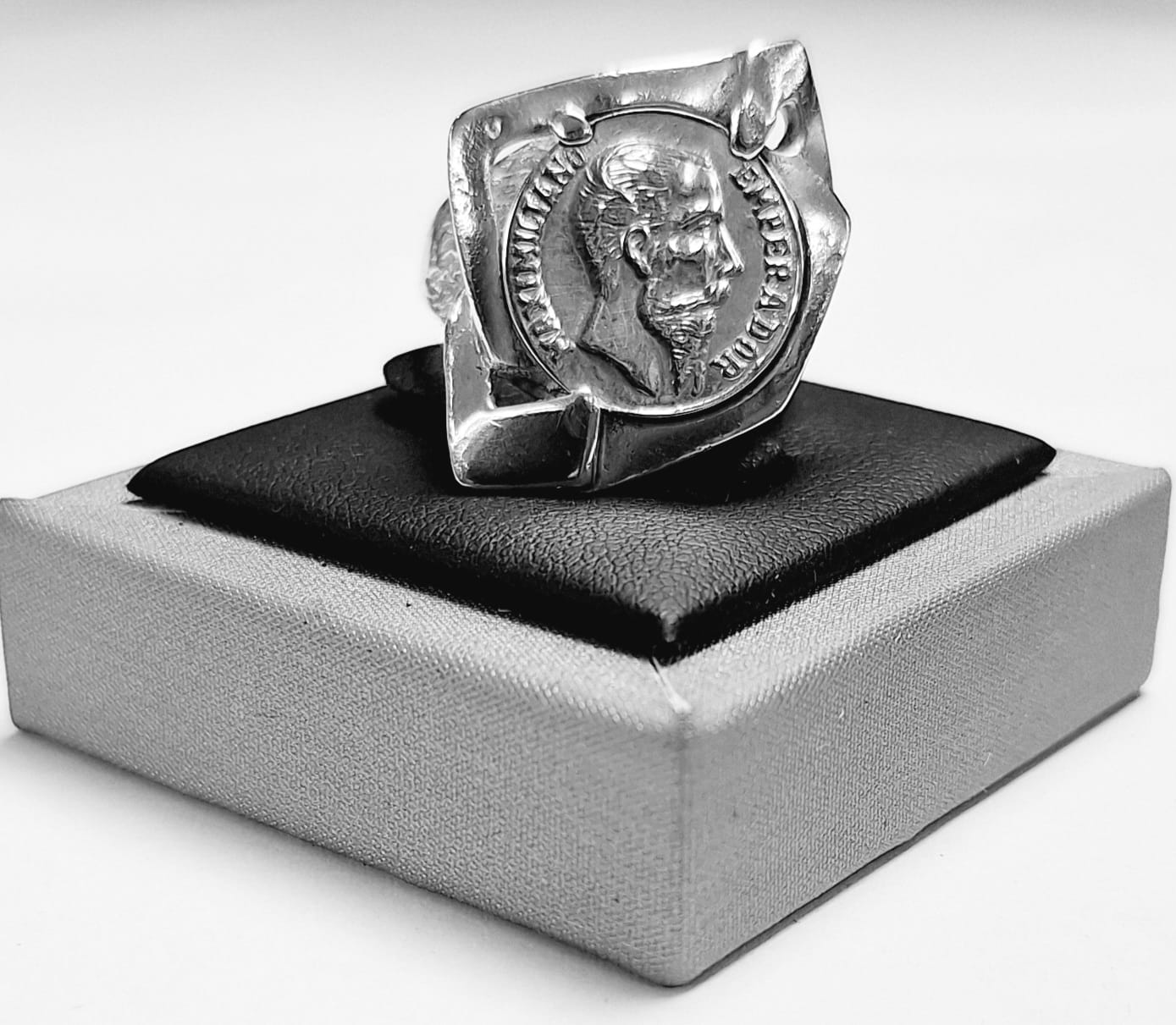 Anillo Moneda en Plata Ley 925, vista frontal