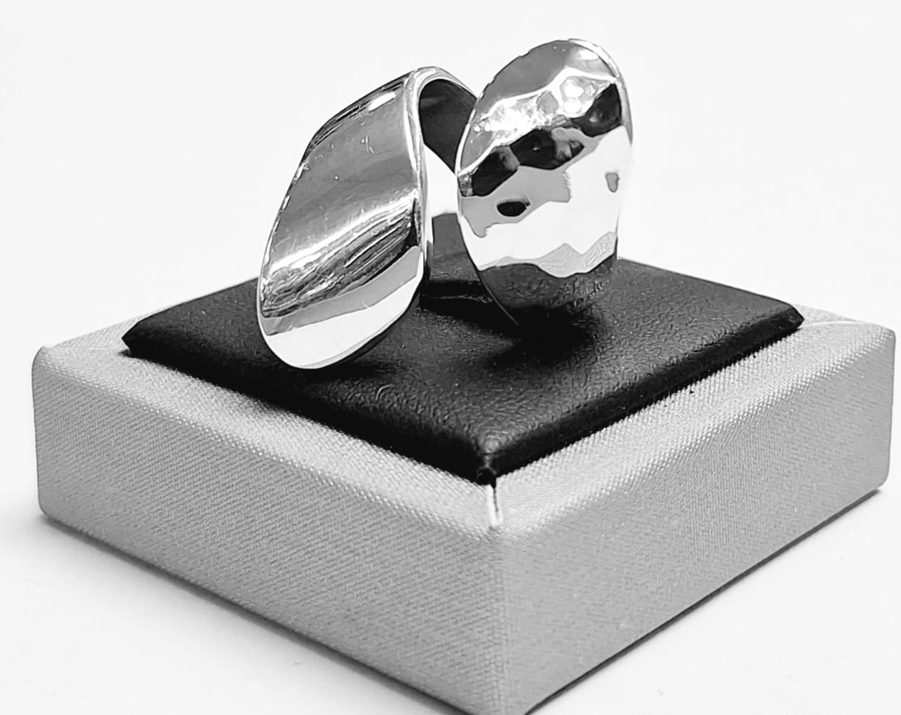 Anillo Martillado en Plata 925, sello de autenticidad Plata Ley .925