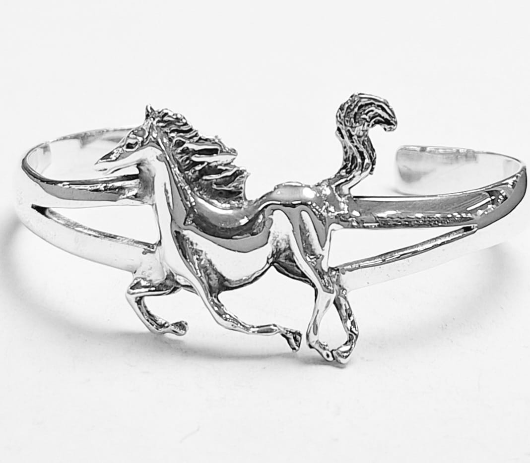 Sello de ley en el interior del brazalete caballo en plata ley 925