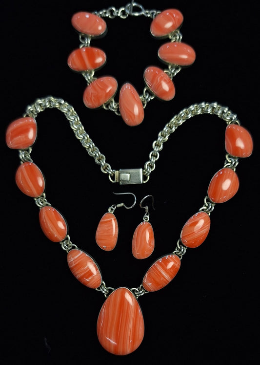 Sello de ley en el interior del set de collar con incrustaciones de piedra en plata ley 950