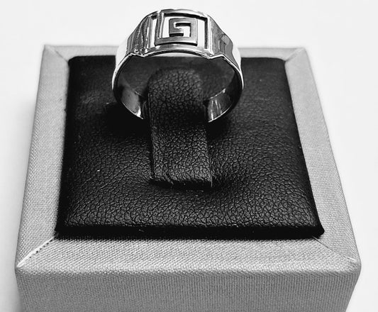 Sello de ley en el interior del anillo grecas en plata ley 925