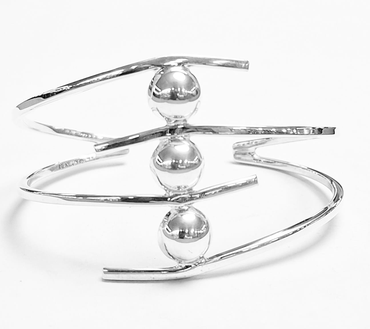 Sello de ley en el interior del brazalete en plata ley 925