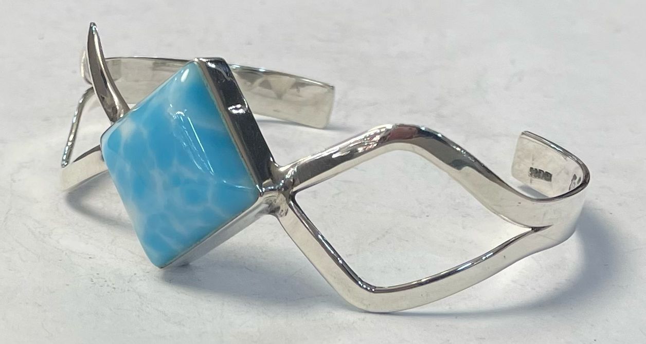 Brazalete con Lari Mar en Plata Ley 925, vista frontal