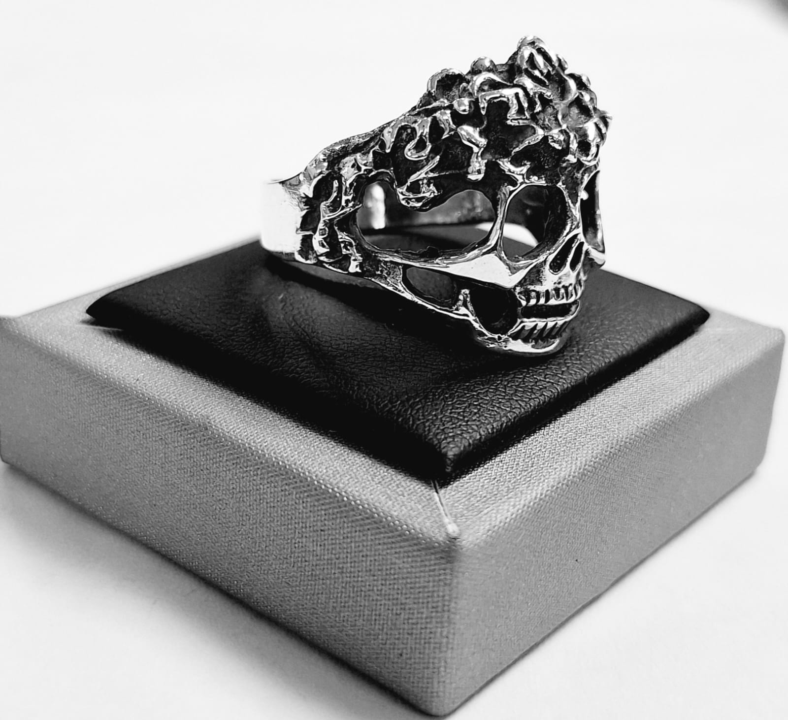 Anillo Cráneo en Plata Ley 925, vista frontal