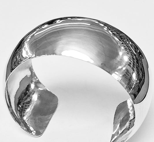 Sello de ley en el interior del brazalete en plata ley 925