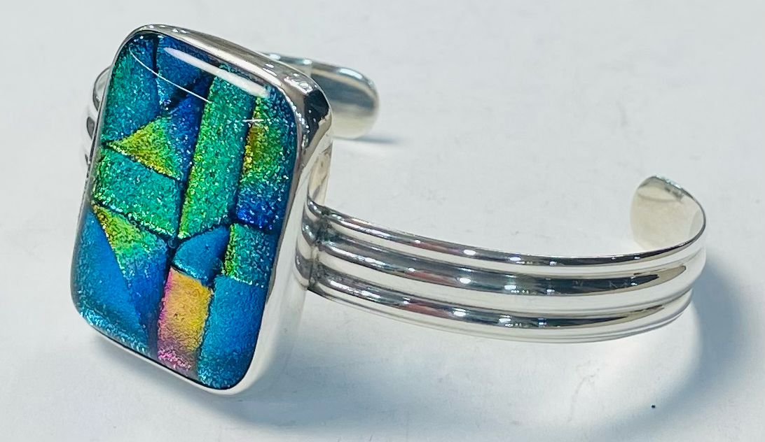 Brazalete con Dicroico en Plata Ley 925, vista frontal
