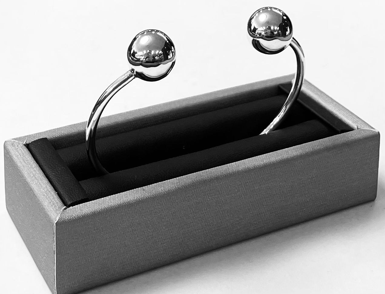 Brazalete Optima en Plata Ley 925, sello de autenticidad Plata Ley .925