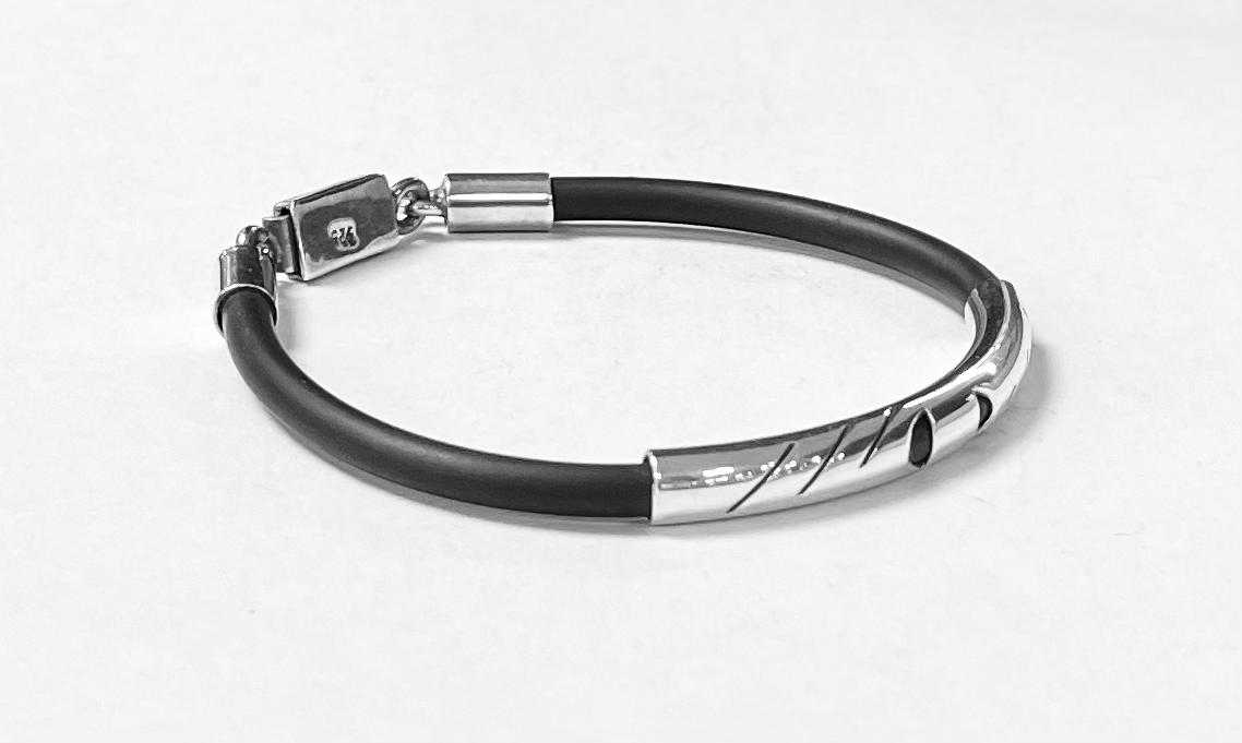 Brazalete en Plata Ley 925 con Caucho, vista frontal