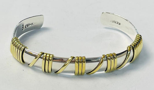 Sello de ley en el interior del brazalete en plata ley 925
