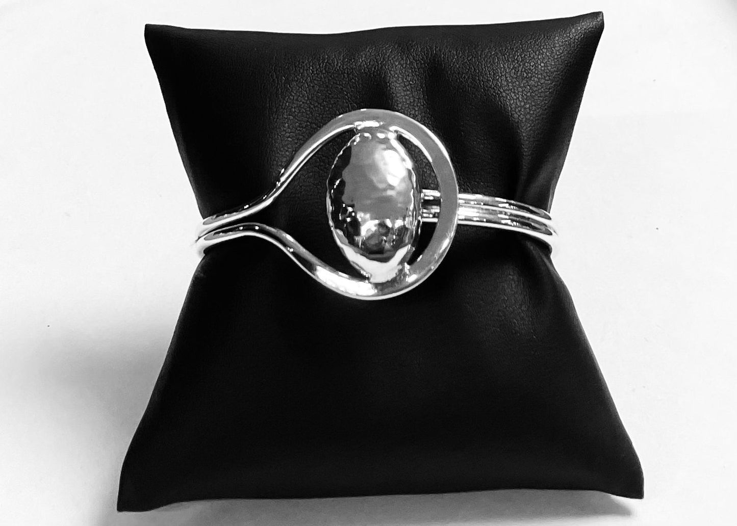 Brazalete en Plata Ley 925, sello de autenticidad Plata Ley .925
