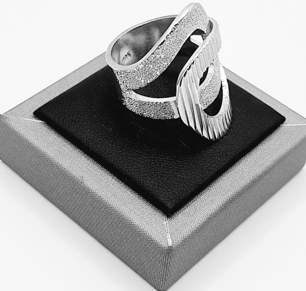 Anillo Diamantada Plata Ley 925, vista frontal