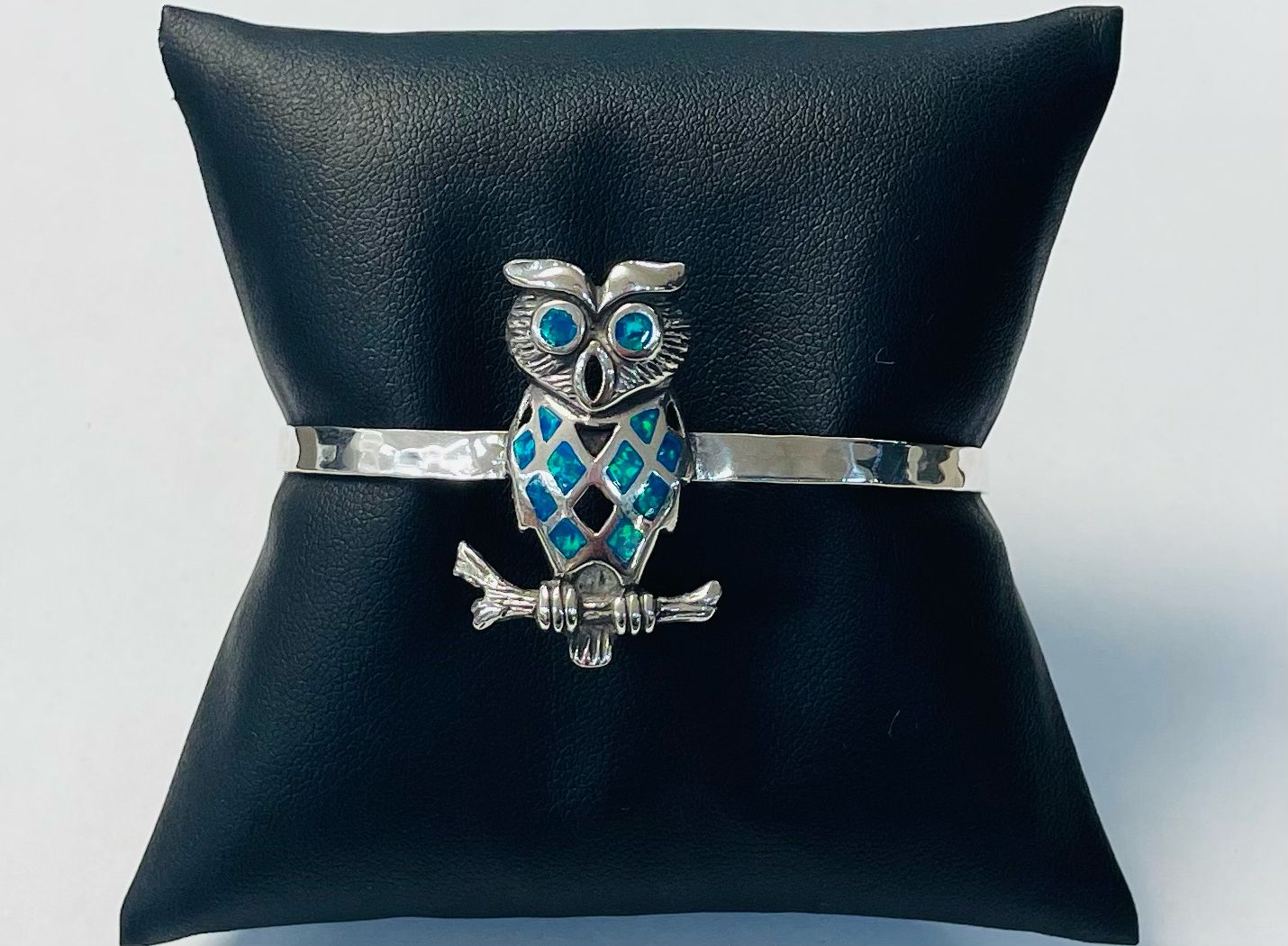 Brazalete con Opalo en Plata Ley 925, sello de autenticidad Plata Ley .925