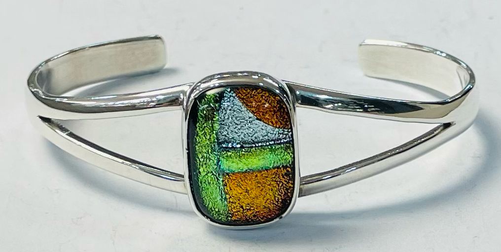 Sello de ley en el interior del brazalete con dicroico en plata ley 925
