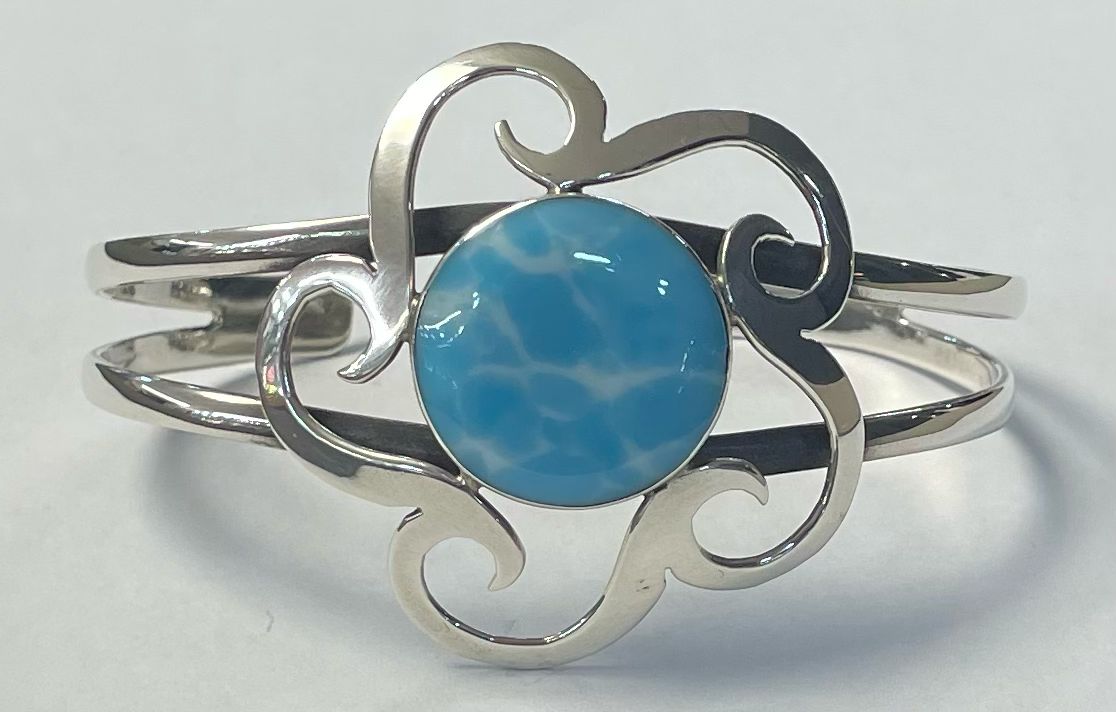 Sello de ley en el interior del brazalete con lari mar en plata ley 925