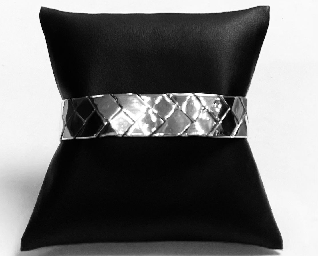 Brazalete en Plata Ley 925, sello de autenticidad Plata Ley .925