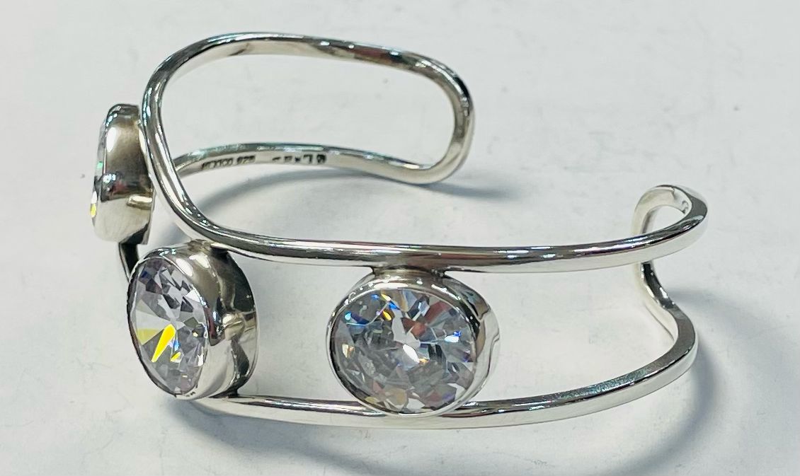 Brazalete con Zirconia en Plata Ley 925, vista frontal