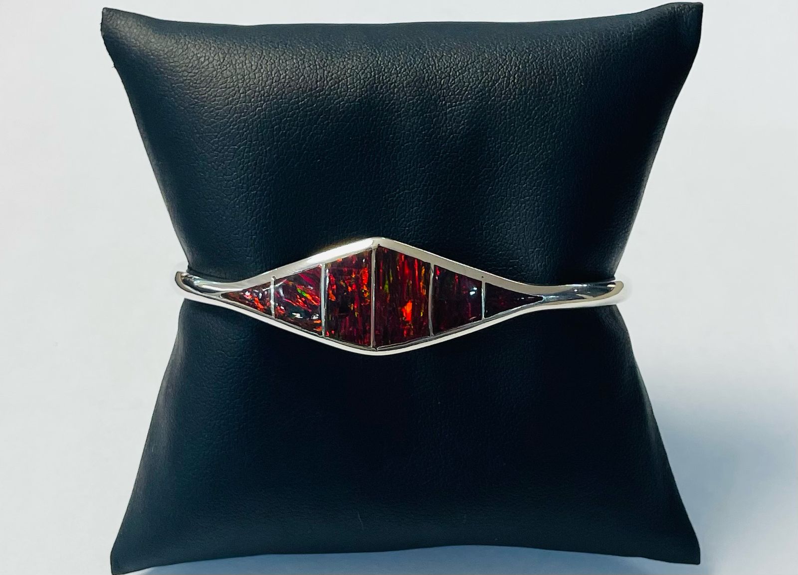 Brazalete con Opalo en Plata Ley 925, sello de autenticidad Plata Ley .925
