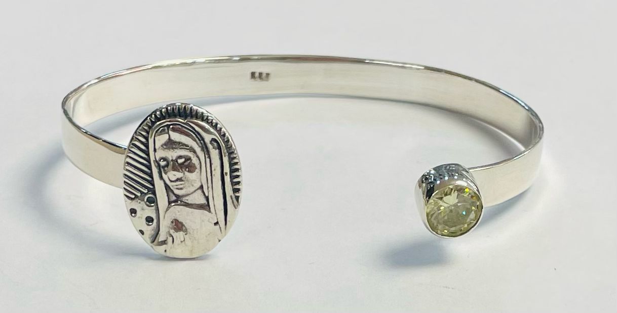 Sello de ley en el interior del brazalete en plata ley 925