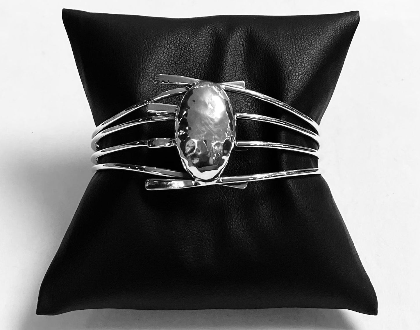 Brazalete en Plata Ley 925, sello de autenticidad Plata Ley .925