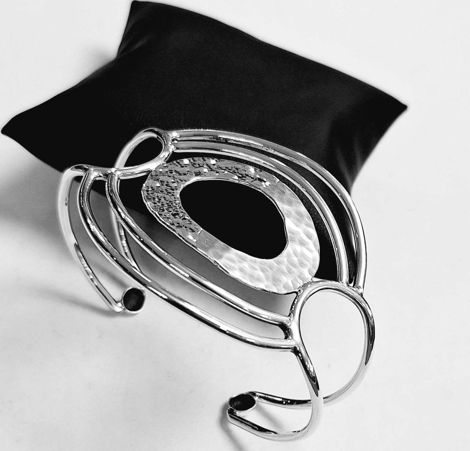 Brazalete en Plata Ley 925, sello de autenticidad Plata Ley .925
