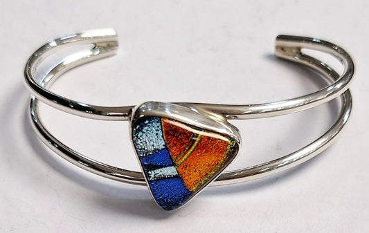 Sello de ley en el interior del brazalete con dicroico en plata ley 925