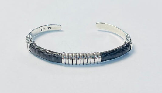 Sello de ley en el interior del brazalete en plata ley 925