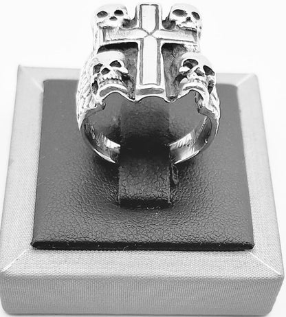 Sello de ley en el interior del anillo cruz con calavera en plata ley 925