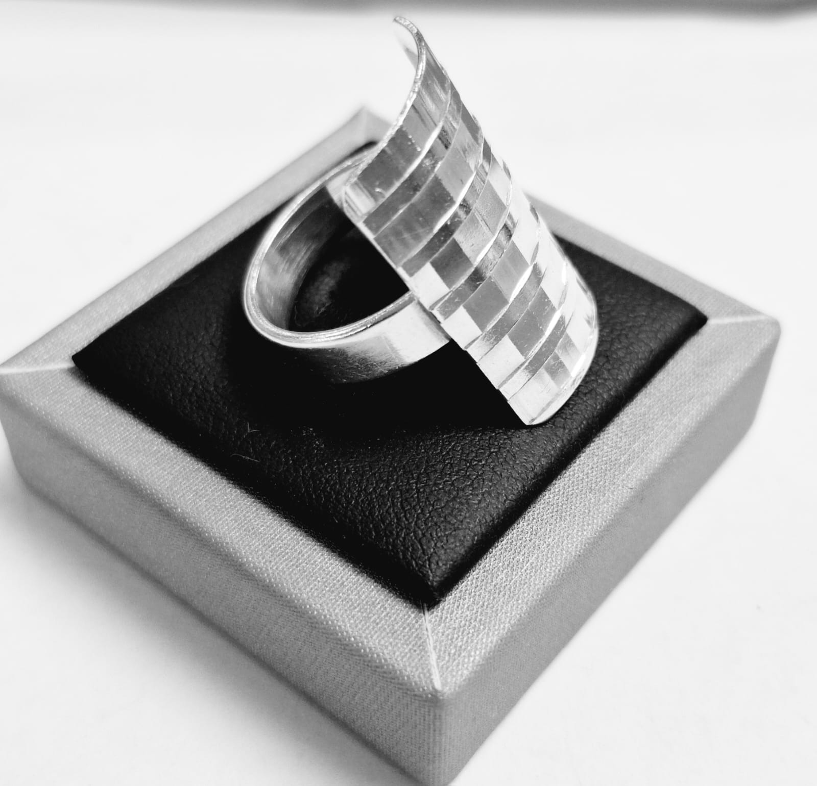 Anillo Diamantada Plata Ley 925, sello de autenticidad Plata Ley .925
