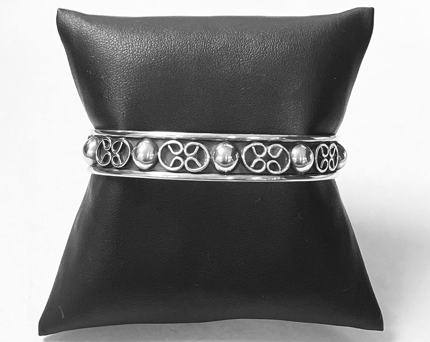 Brazalete en Plata Ley 925, sello de autenticidad Plata Ley .925