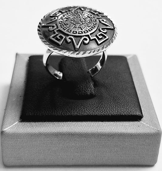Sello de ley en el interior del anillo azteca en plata ley 950