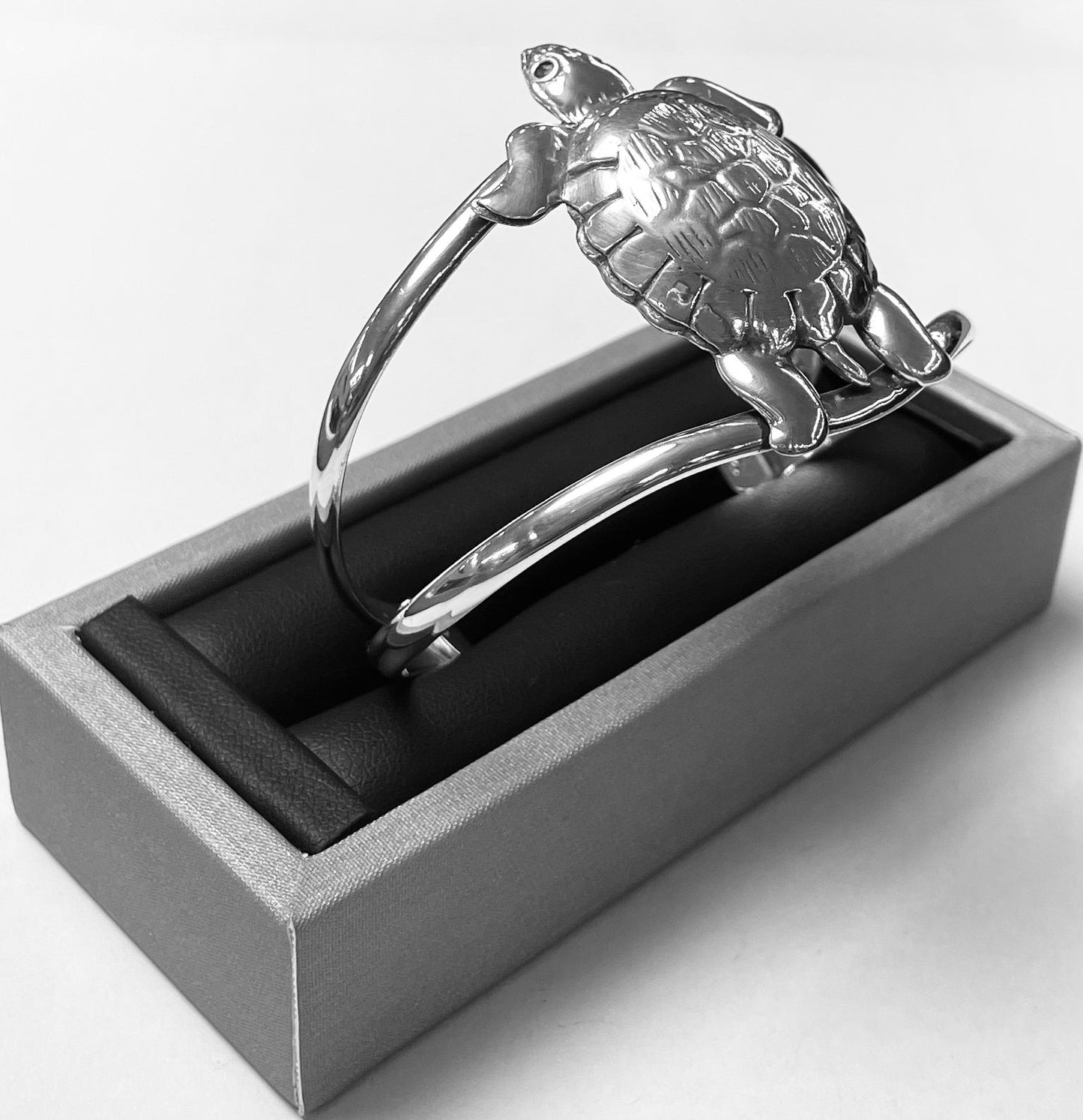 Brazalete Tortuga en Plata 925, vista frontal