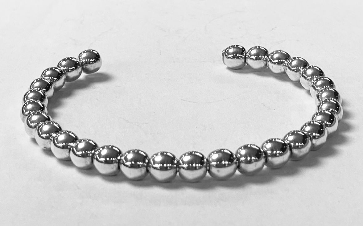 Sello de ley en el interior del brazalete en plata ley 925