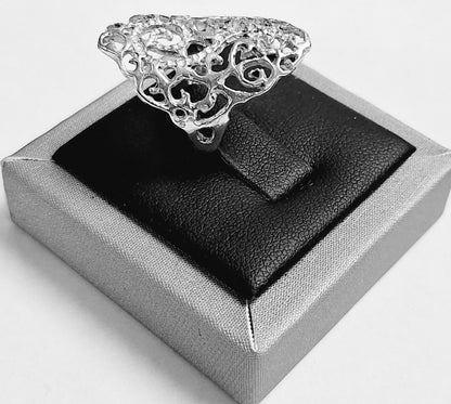Anillo Calado en Plata Ley 925, sello de autenticidad Plata Ley .925