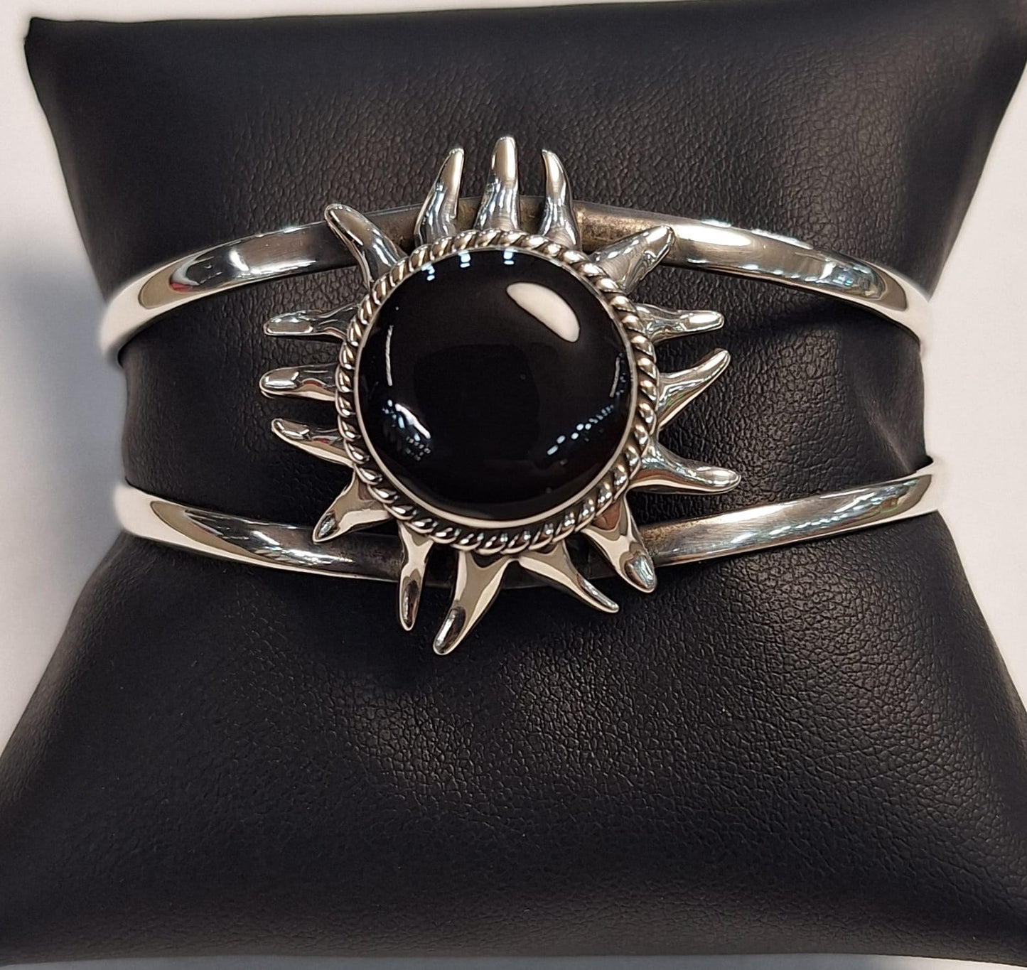 Brazalete con Obsidiana en Plata Ley 925, sello de autenticidad Plata Ley .925