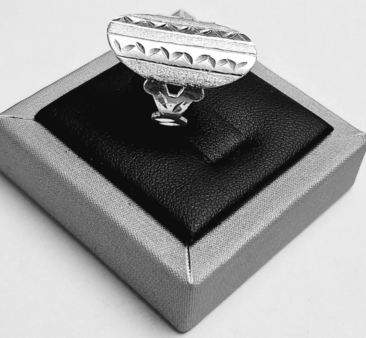 Anillo Diamantada en Plata Ley 925, vista frontal
