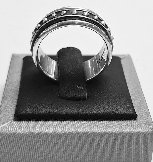 Anillo Anti Ansiedad en Plata Ley 925 sobre fondo blanco