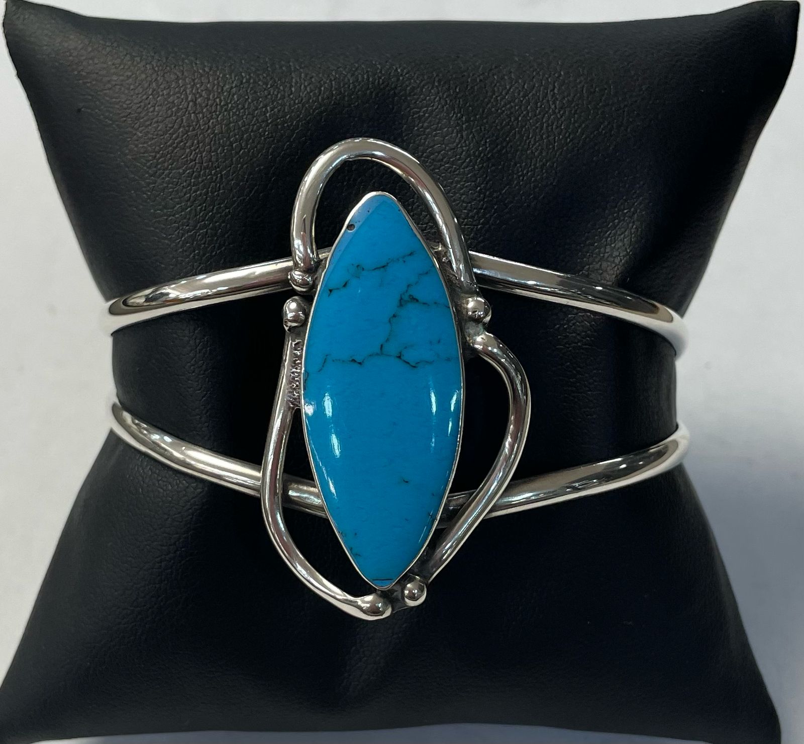 Brazalete con Turquesa en Plata Ley 925, sello de autenticidad Plata Ley .925