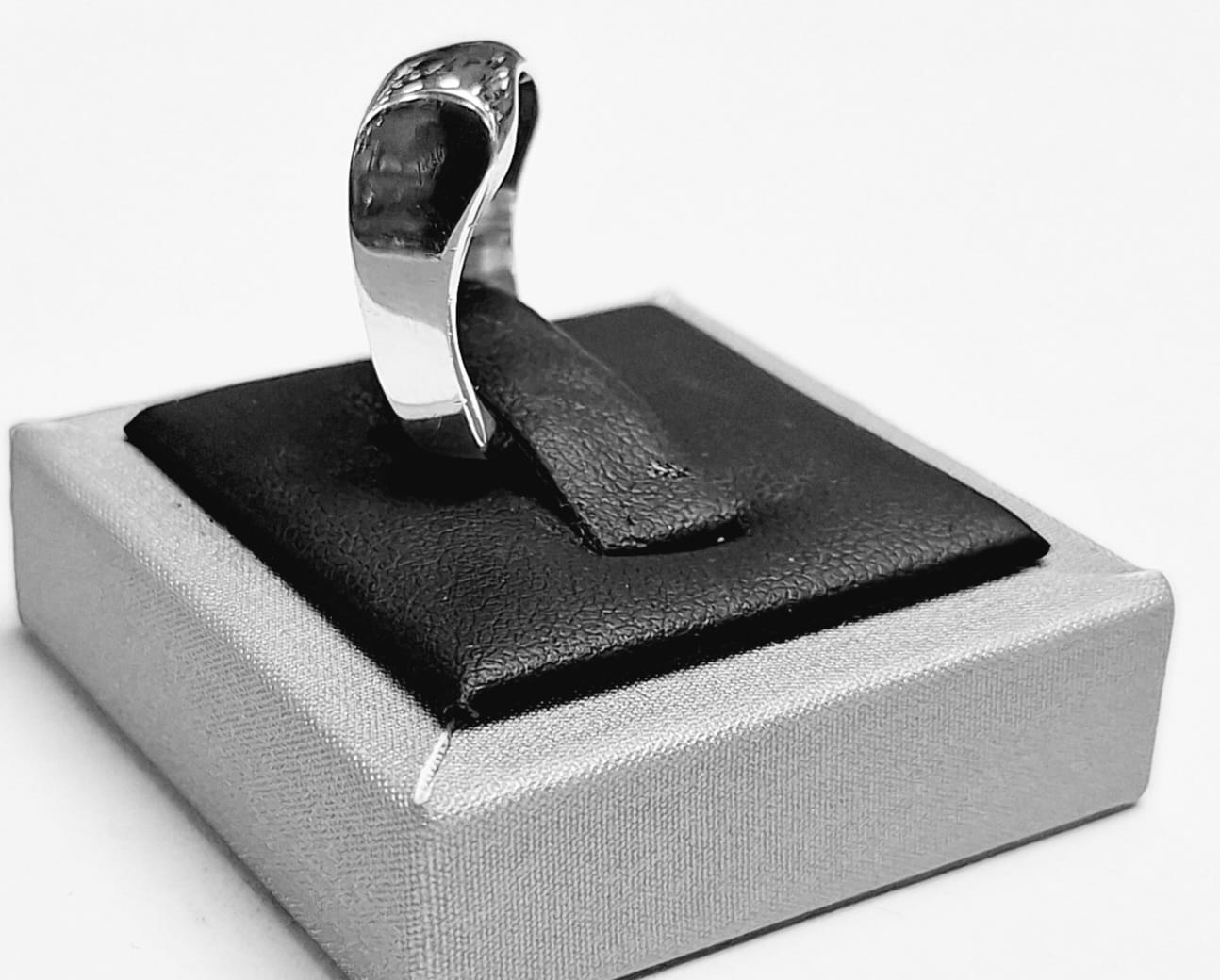 Anillo en Plata Ley 925, vista frontal