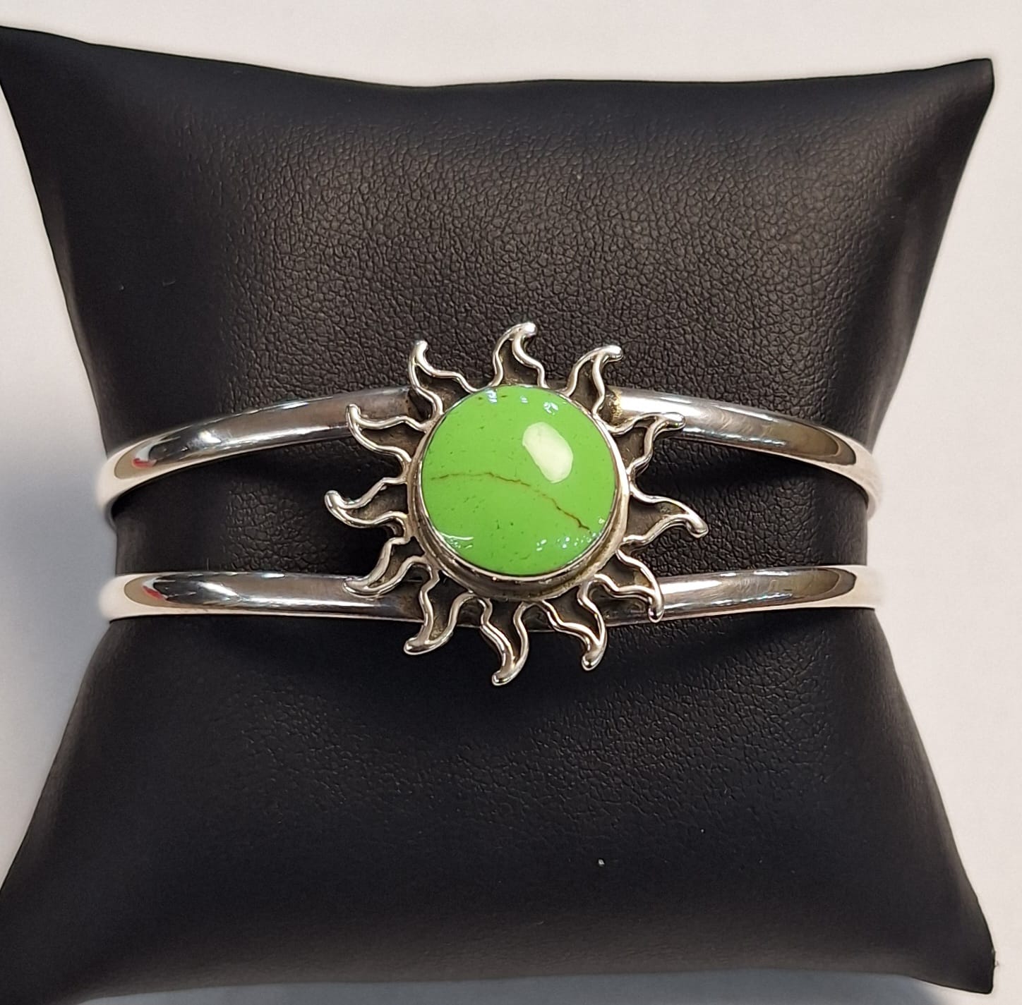 Brazalete en Plata Ley 925, sello de autenticidad Plata Ley .925
