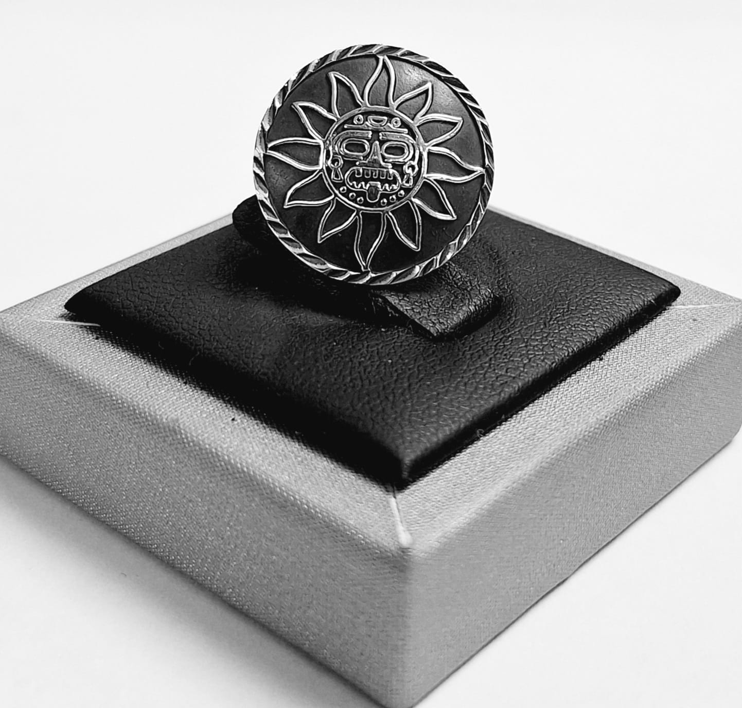 Anillo Sol Maya en Plata Ley 950, sello de autenticidad Plata Ley .925