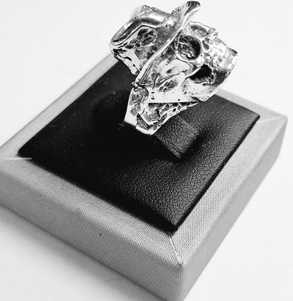 Anillo Calavera Sombrero en Plata Ley 925, vista frontal