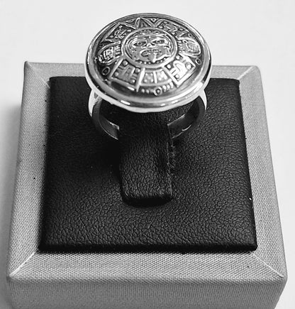 Sello de ley en el interior del anillo sol maya en plata ley 925