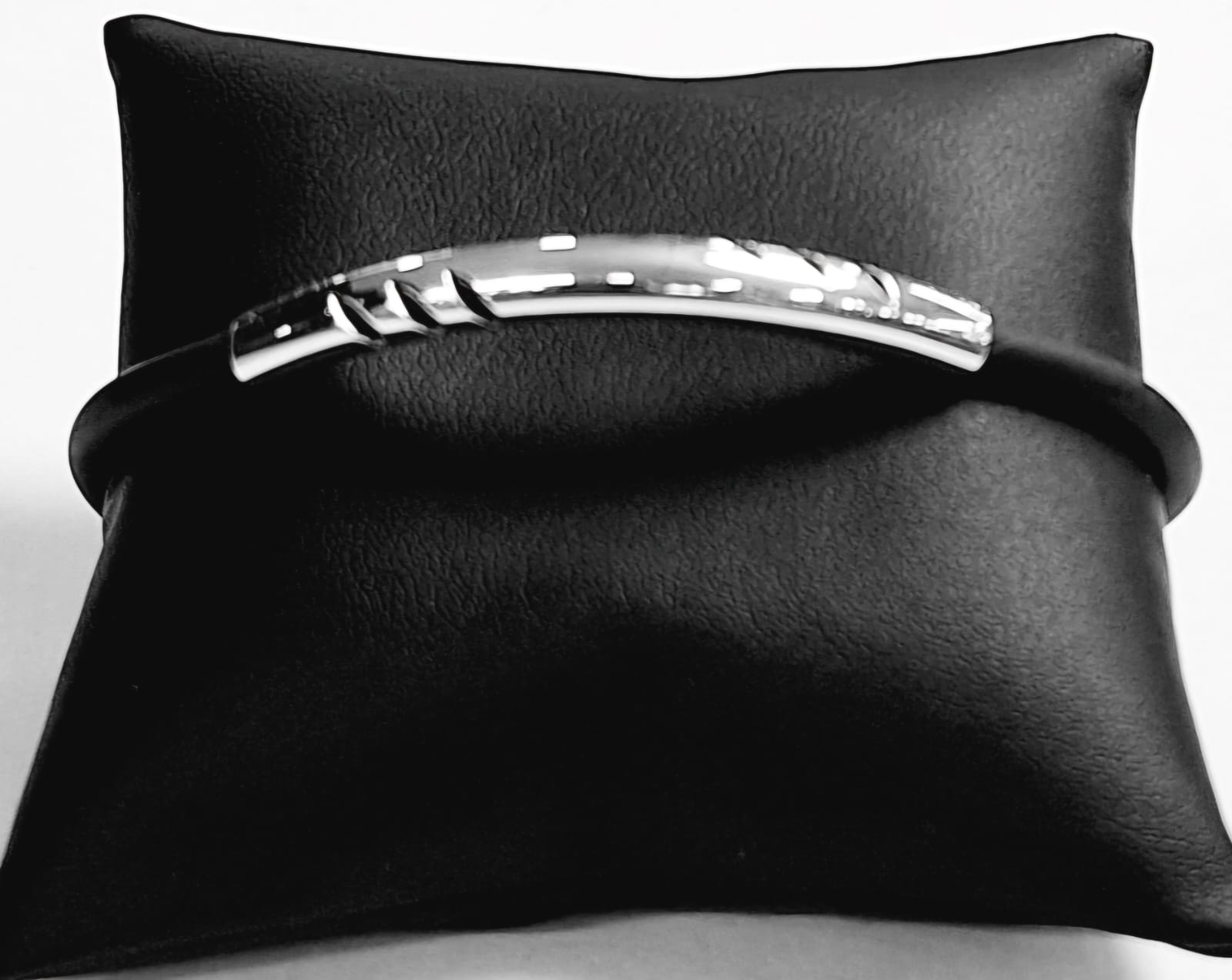 Brazalete en Plata Ley 925 con Caucho, vista frontal